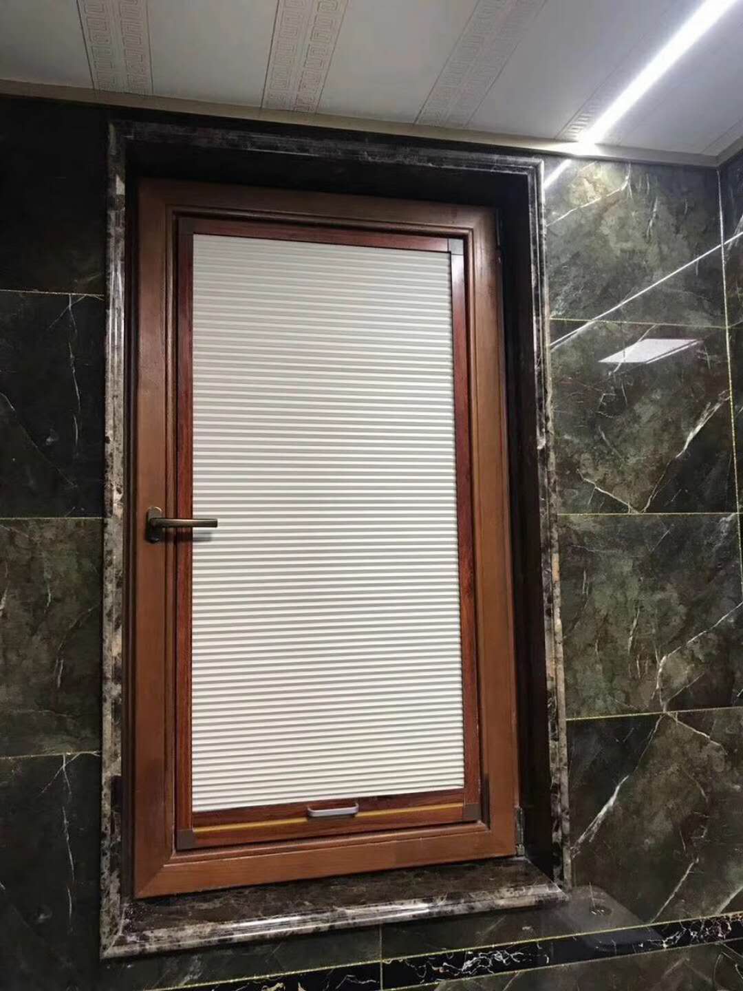 �䳲��